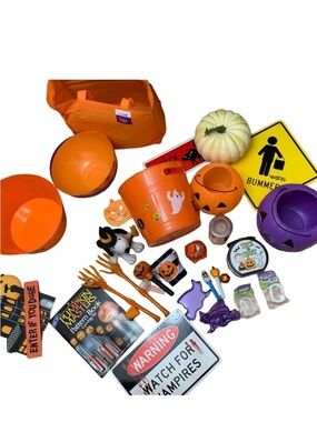 HALLOWEEN (1) large lot of Halloween Toys Pumpkins Toys Candy Holders